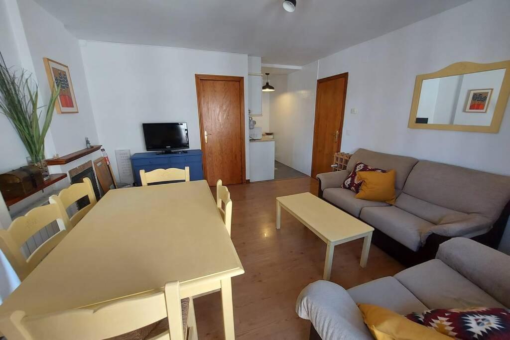 Casa Bihotz - Bonito Y Centrico Apartamento Con Garaje En Sallent Сальент-де-Гальего Экстерьер фото