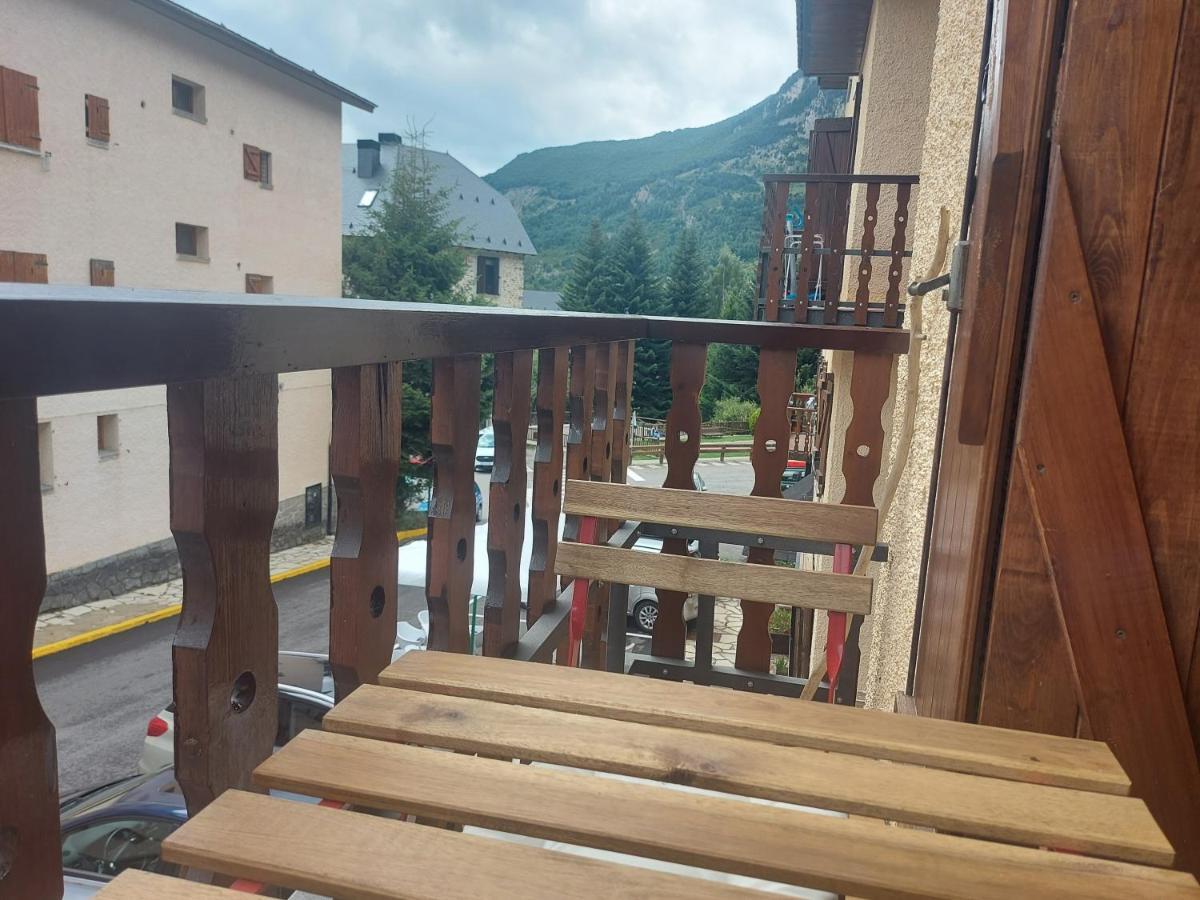 Casa Bihotz - Bonito Y Centrico Apartamento Con Garaje En Sallent Сальент-де-Гальего Экстерьер фото